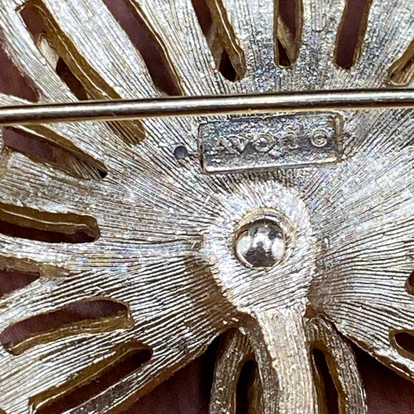 Avon Vintage 3 Heart Arrow Brooch / Avon Blooming Lotus Flower Brooch Bundle - Picture 10 of 11